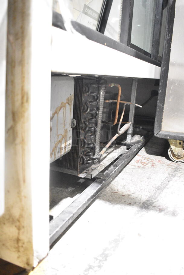 True TSID-72-2 Metal Commercial Floor Style Deli Display Case Merchandiser. See Pictures for Crack in Glass. 115 Volts, 1 Phase. Tested and Working!  - Image 6 of 8