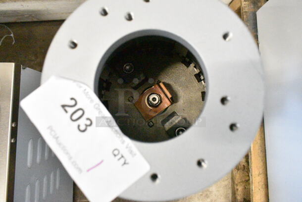 BRAND NEW SCRATCH AND DENT! Hobart FD4/75-3 Commercial Garbage Disposer with Short Upper Housing - 3/4 hp, 120/208-240 Volts. - Image 3 of 10