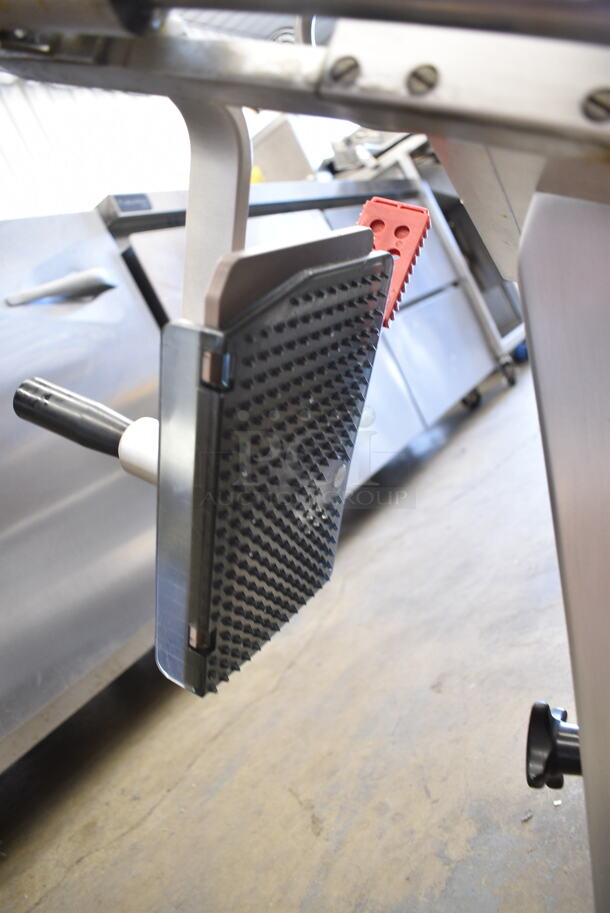 Bizerba SE 12 US Stainless Steel Commercial Countertop Meat Slicer. 120 Volts, 1 Phase. Tested and Working! - Image 5 of 8