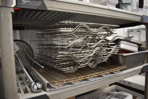 ALL ONE MONEY! Tier Lot of Various Metal Items Including Paper Towel Holder and Racks