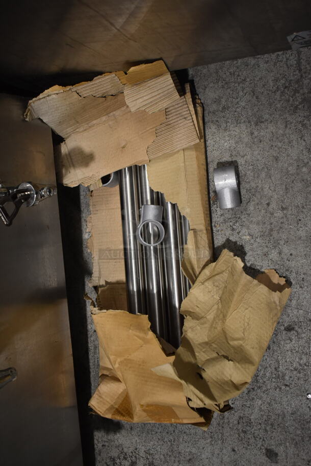 Bunn U3 120/240 Stainless Steel Commercial Countertop 3 Gallon Twin Coffee Machine Urn w/ Hot Water Dispenser and 2 Poly Brew Baskets. 120/240 Volts, 1 Phase. - Image 2 of 9