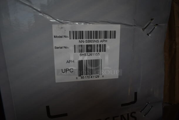 BRAND NEW SCRATCH AND DENT! Panasonic NN-SB65NS Stainless Steel Commercial Countertop Microwave Oven w/ Plate.  - Image 5 of 8