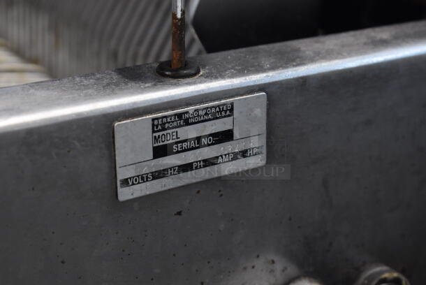 Berkel MB Stainless Steel Commercial Countertop Bread Loaf Slicer. 120 Volts, 1 Phase. 22x26x18. Tested and Working! - Image 6 of 6