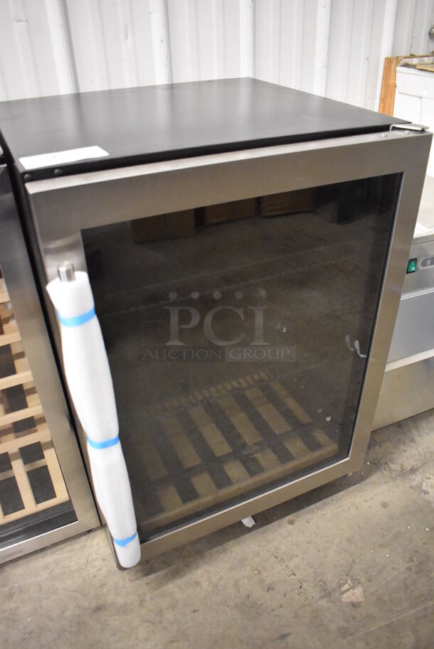 BRAND NEW SCRATCH AND DENT! Avanti BCF54S3S Metal Commercial Mini Cooler Merchandiser. 115 Volts, 1 Phase. 23.5x23.5x33. Tested and Working! - Image 3 of 6