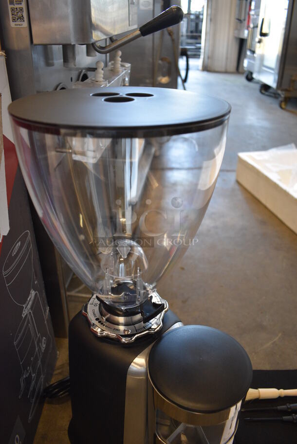 BRAND NEW IN BOX! Cecilware HC-600 Venezia II Metal Commercial Countertop Espresso Grinder. 110 Volts, 1 Phase. 9x13x24. Tested and Working! - Image 8 of 11