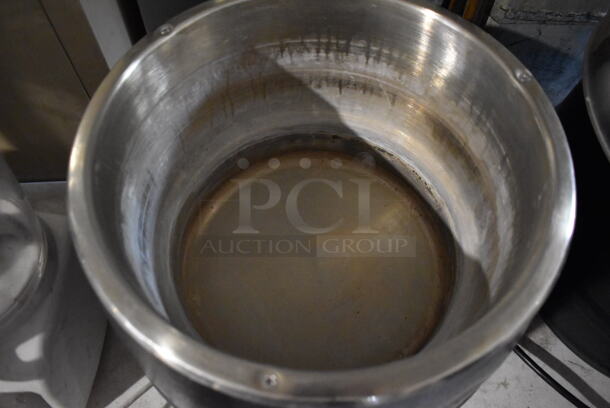 Avantco 177S600 Stainless Steel Commercial Countertop Soup Kettle Food Warmer. 110 Volts, 1 Phase. 17x17x15. Tested and Working! - Image 4 of 8