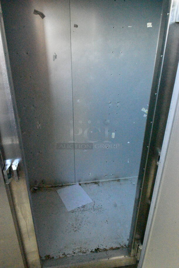 Traulsen G31010JC ENERGY STAR Stainless Steel Commercial 3 Door Reach In Freezer on Commercial Casters. 115 Volts, 1 Phase. Tested and Powers On But Does Not Get Cold - Image 5 of 7