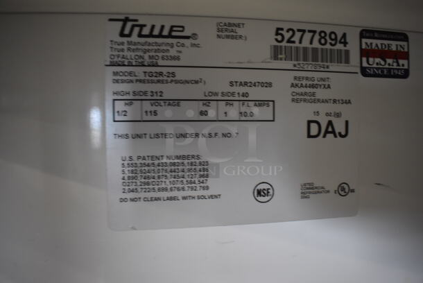 True TG2R-2S Stainless Steel Commercial 2 Door Reach In Cooler w/ Poly Coated Racks. 115 Volts, 1 Phase. Tested and Working! - Image 6 of 6