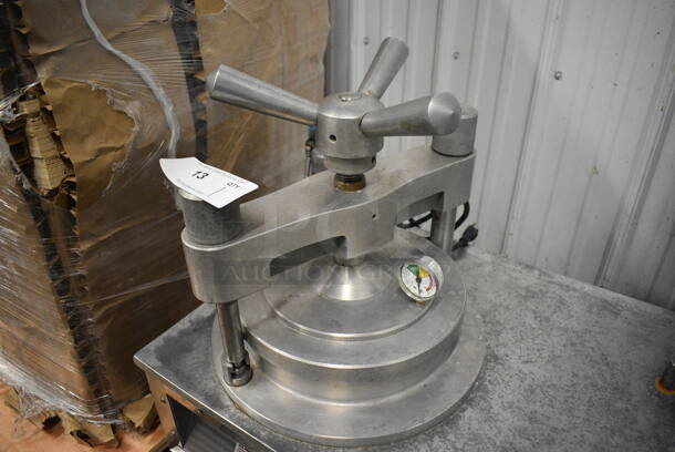 Metal Commercial Pressure Oven w/ Thermostatic Controls. 115 Volts, 1 Phase. 27x21x30. Tested and Working! - Image 3 of 7