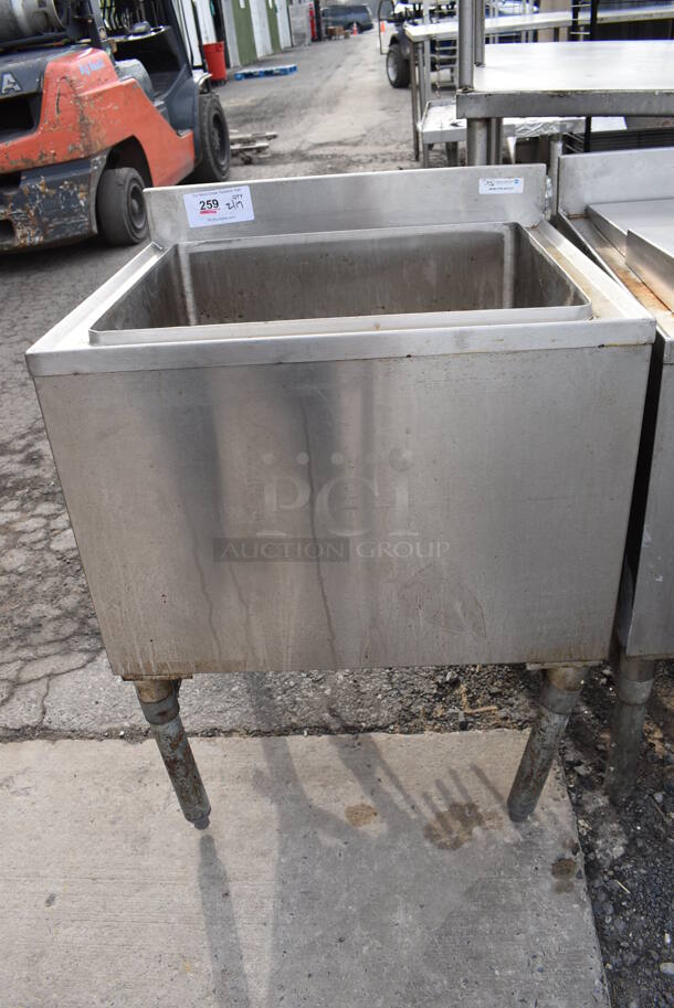 BK Resources Stainless Steel Commercial Ice Bin. 24x21.5x32.5