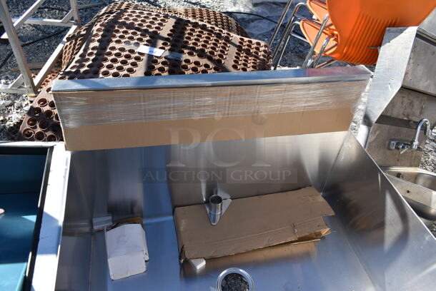 BRAND NEW SCRATCH AND DENT! Stainless Steel Commercial Single Bay Sink. No Legs. - Image 3 of 3