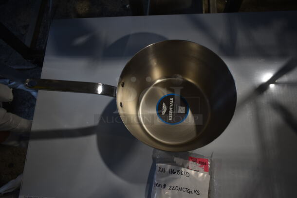 BRAND NEW SCRATCH AND DENT! Vollrath Stainless Steel Sauce Pan. - Image 3 of 5
