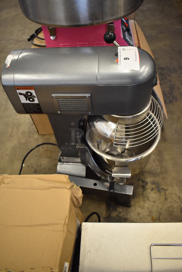 Avantco MX10 Metal Commercial 10 Quart Planetary Dough Mixer w/ Stainless Steel Mixing Bowl, Bowl Guard, Paddle and Dough Hook Attachments. 120 Volts, 1 Phase. 17x19x25. Tested and Working! - Image 4 of 8