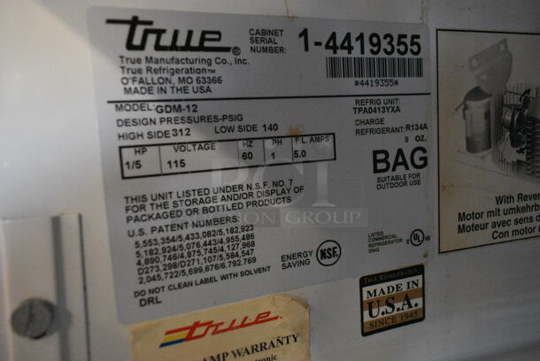 True GDM-12 Metal Commercial Single Door Reach In Cooler Merchandiser w/ Poly Coated Racks. 115 Volts, 1 Phase. Tested and Working! - Image 4 of 4