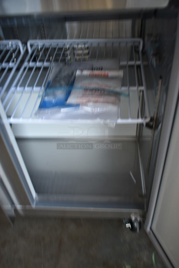 BRAND NEW SCRATCH AND DENT! 2023 Avantco 178APT36HC Stainless Steel Commercial Sandwich Salad Prep Table Bain Marie Mega Top on Commercial Casters. 115 Volts, 1 Phase. Tested and Working! - Image 7 of 9