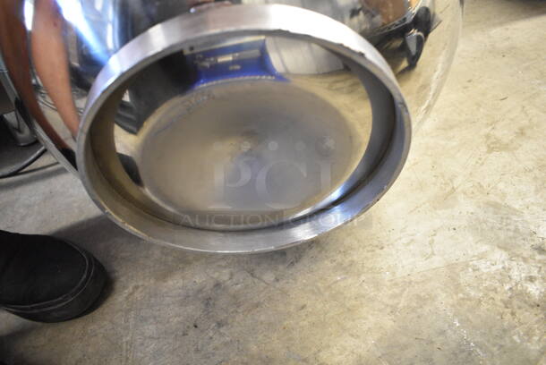 BRAND NEW SCRATCH AND DENT! Stainless Steel Mixing Bowl.  - Image 10 of 10
