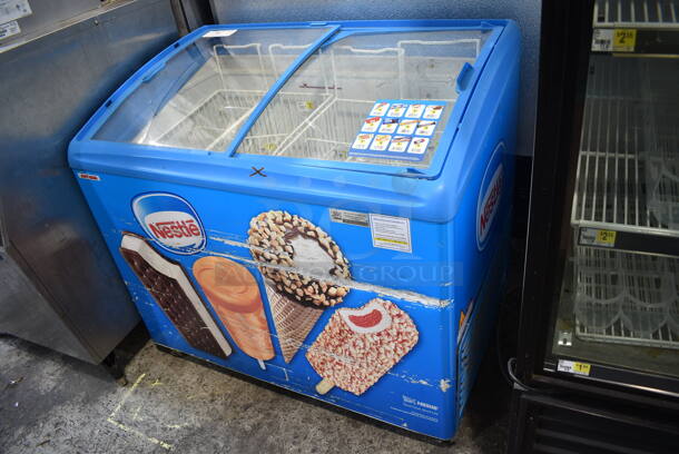 AHT RIO S 100 Metal Commercial Novelty Ice Cream Freezer Merchandiser on Commercial Casters. 115 Volts, 1 Phase. Tested and Working! - Image 2 of 5