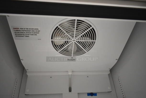 LIKE NEW! 2021 True TSCI-600R-G-PH Commercial Single Door Cooler Merchandiser w/ Poly Racks. 115 Volts, 1 Phase. Tested and Working! - Image 5 of 6