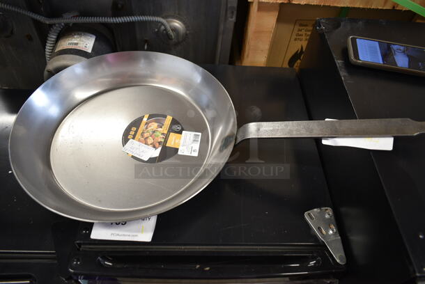4 LIKE NEW! Items; 407SEW1030 Vollrath N7012 Arkadia 12" Aluminum Non-Stick Fry Pan, 407EW1030 Vollrath 7012 Arkadia 12" Aluminum Fry Pan, 980062008 Matfer Bourgeat 062008 15 3/4" Black Carbon Steel Fry Pan. 4 Times Your Bid! - Image 9 of 10