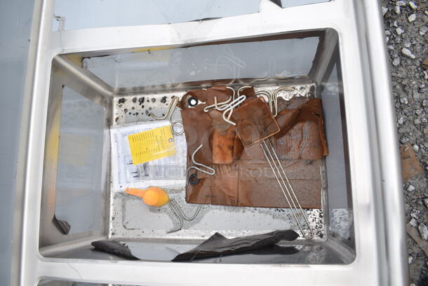 BRAND NEW SCRATCH AND DENT! Regency 600S32028224  115" 16-Gauge Stainless Steel Three Compartment Commercial Sink with 2 Drainboards - 20" x 28" x 14" Bowls - Image 5 of 10