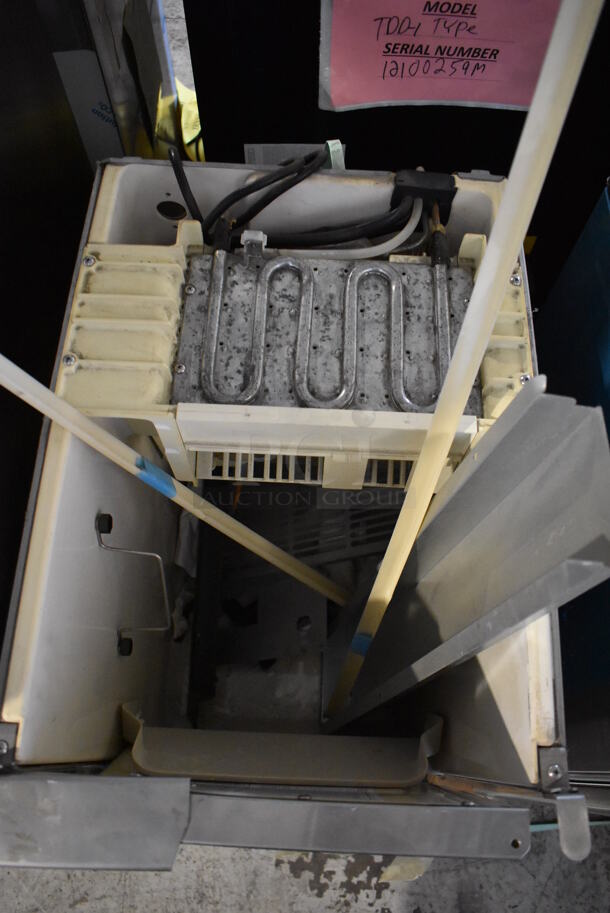 Hoshizaki AM-50BAE Stainless Steel Commercial Self Contained Slim Line Ice Machine. 115-120 Volts, 1 Phase.  - Image 4 of 6