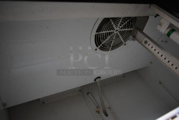 True GDM-33 Metal Commercial 2 Door Reach In Cooler Merchandiser w/ Poly Coated Racks. 115 Volts, 1 Phase. Tested and Working! - Image 7 of 8