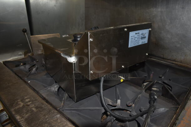 BRAND NEW SCRATCH AND DENT! 2023 Hoocoo FRY-10L Stainless Steel Commercial Countertop Electric Powered Fryer w/ Metal Basket and Lid. 120 Volts, 1 Phase. - Image 6 of 7