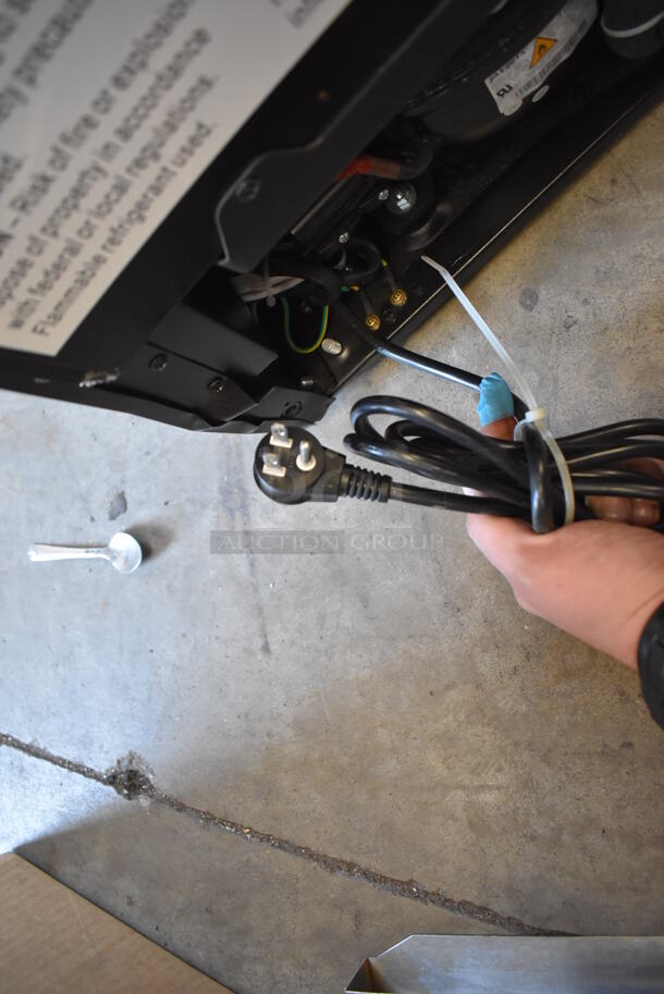 BRAND NEW SCRATCH AND DENT! Silhouette DWC031D1BSSPR Stainless Steel Single Door Reach In Wine Chiller Cooler Merchandiser. 115 Volts, 1 Phase. Tested and Working! - Image 5 of 5