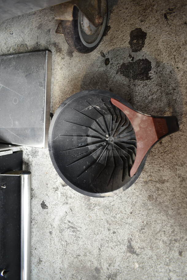 Curtis CAFE0AP10A000 Stainless Steel Commercial Countertop Coffee Machine w/ Poly Brew Basket. 120 Volts, 1 Phase. - Image 6 of 8