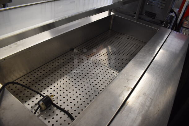 Vollrath 37065-460-DNA Stainless Steel Commercial Buffett Station w/ Tray Slide and Sneeze Guard on Commercial Casters. 120 Volts, 1 Phase. 60x48x52. Cannot Test Due To Plug Style - Image 4 of 6
