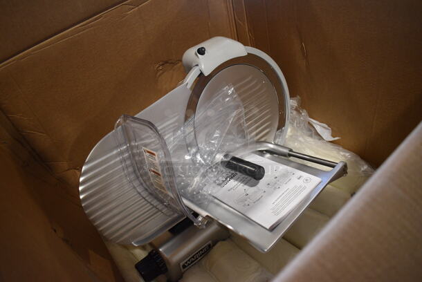 BRAND NEW SCRATCH AND DENT! Waring WCS300 Series Stainless Steel Commercial Countertop Meat Slicer w/ Blade Sharpener. 22x15x17. Tested and Working! - Image 2 of 8