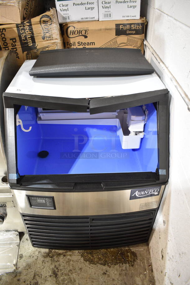BRAND NEW SCRATCH AND DENT! Avantco 194UCF280A Stainless Steel Commercial Self Contained Undercounter 26" Full Cube Ice Machine - 299 lb. See Pictures for Damage to Door. 115 Volts, 1 Phase.  - Image 2 of 7