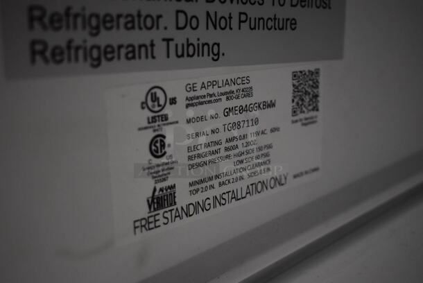 GE GME04GGKBWW Metal Mini Cooler. 115 Volts, 1 Phase. 19.5x21.5x33.5. Tested and Powers On But Does Not Get Cold - Image 6 of 6
