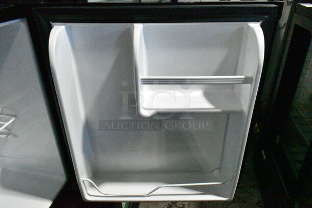 RSD-16H Mini Cooler. 115 Volts, 1 Phase. Tested and Powers On But Does Not Get Cold - Image 4 of 5
