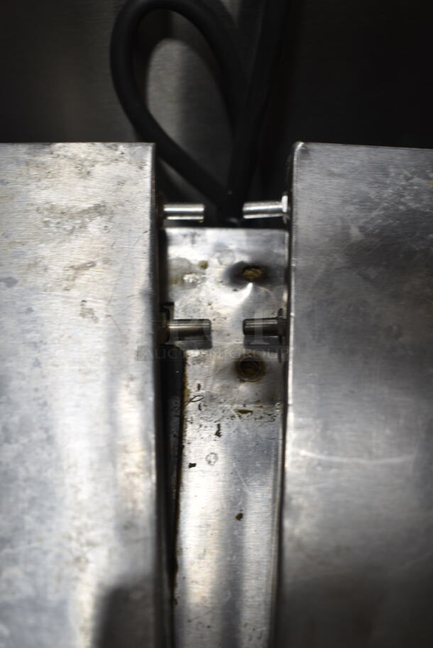 True TPP-93D-6 Stainless Steel Commercial Pizza Prep Table w/ 6 Drawers on Commercial Casters. 115 Volts, 1 Phase. Tested and Working!
 - Image 6 of 12