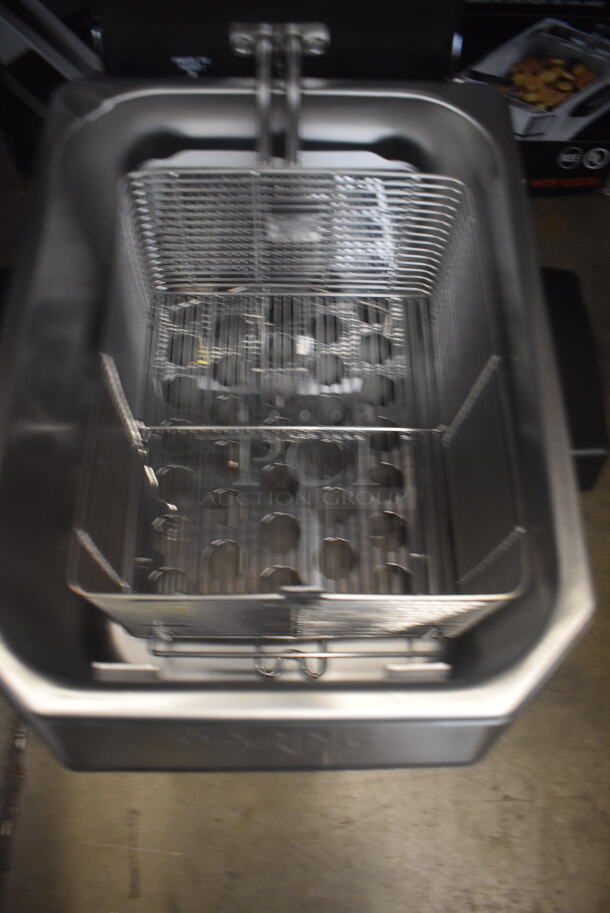 Waring Professional Deep Fryer WDF1000 in Original Box! 120 Volts 1 Phase - Image 5 of 7