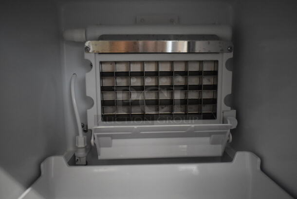 BRAND NEW SCRATCH AND DENT! Whynter UIM-502SS Built-in or Freestanding Ice Maker 50lb Capacity Clear Cube. 115 Volts, 1 Phase. Tested and Working! - Image 6 of 9