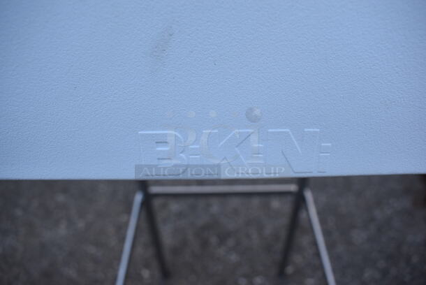 6 Bikini Design Jorge Pensi Amat White Bar Height Chairs on Metal Legs. Stock Picture - Cosmetic Condition May Vary. 16x16x41. 6 Times Your Bid! - Image 5 of 8