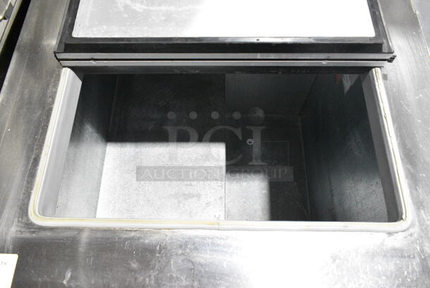 Master-Bilt DC-4D Metal Commercial Chest Freezer w/ Center Hinge Lid. 208-230 Volts, 1 Phase. Tested and Working! - Image 3 of 6