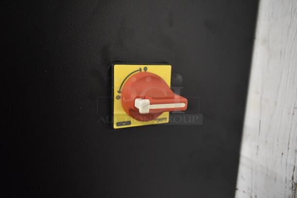 BRAND NEW SCRATCH AND DENT! Above Air MCC-036X-4-000-EC-UF0-CV-4R-2X2 Metal Commercial Vertical Floor Mounted Water Chiller. Goes Great w/ Lots 159 and 160! 460 Volts, 3 Phase.  - Image 3 of 10
