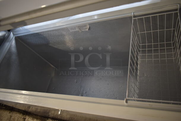 Galaxy 177CF16HC Metal Commercial Chest Freezer. 115 Volts, 1 Phase. Tested and Working! - Image 3 of 4