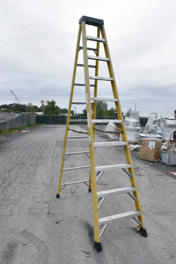 11' A Frame Ladder. - Image 2 of 6