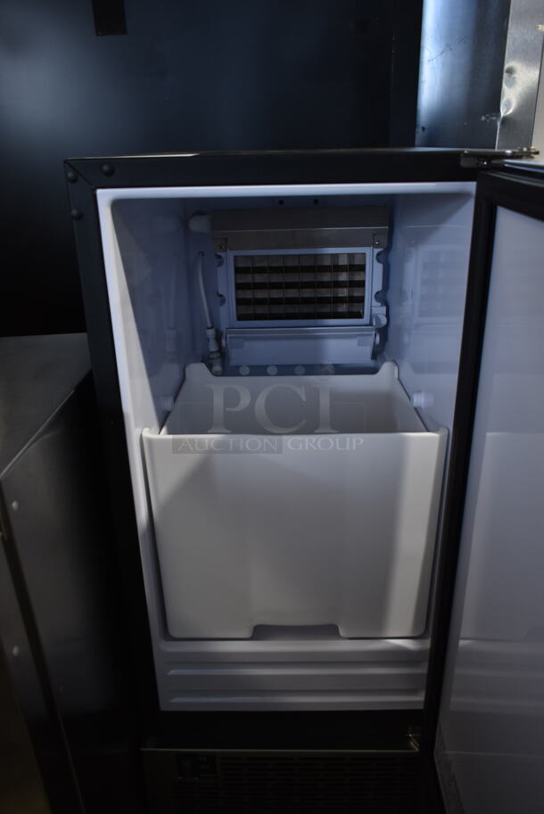 BRAND NEW SCRATCH AND DENT! Whynter Stainless Steel 14” Undercounter Self Contained Ice Maker. 115 Volts, 1 Phase. Tested and Working! - Image 3 of 4