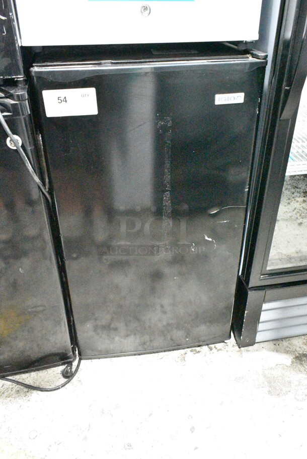 Igloo Nostalgia IRF32BK Mini Cooler. 115 Volts, 1 Phase. Tested and Powers On But Does Not Get Cold - Image 1 of 5
