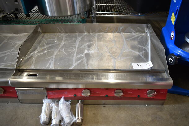 BRAND NEW SCRATCH AND DENT! Avantco 177EG30N Stainless Steel Commercial Countertop Electric Powered Flat Top Griddle. 208/240 Volts, 1 Phase.  - Image 2 of 5