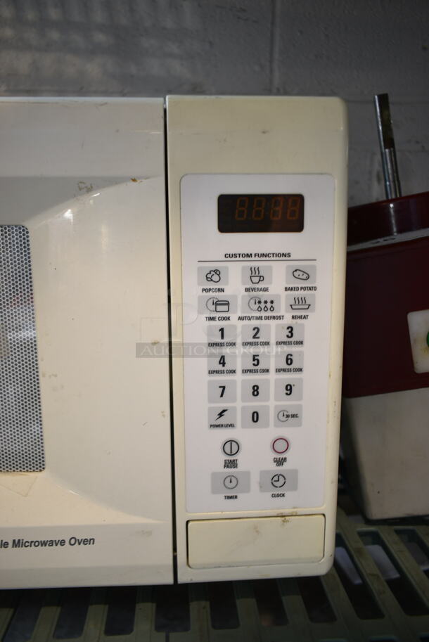 General Electric GE JES1039WJ02 Metal Countertop Microwave Oven. 120 Volts, 1 Phase.  - Image 3 of 5