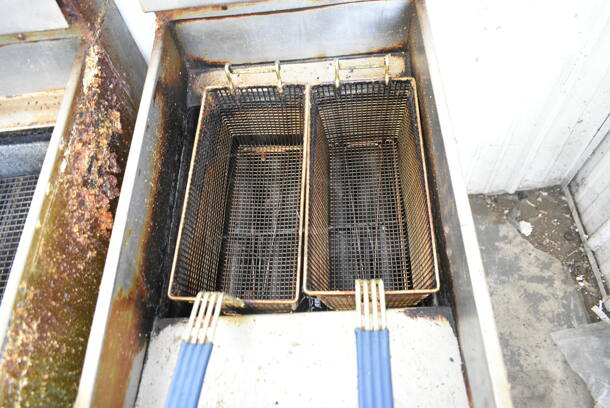 Pitco Frialator SG14 Stainless Steel Commercial Floor Style Natural Gas Powered Deep Fat Fryer w/ 2 Metal Fry Baskets on Commercial Casters. 110,000 BTU.  - Image 2 of 6