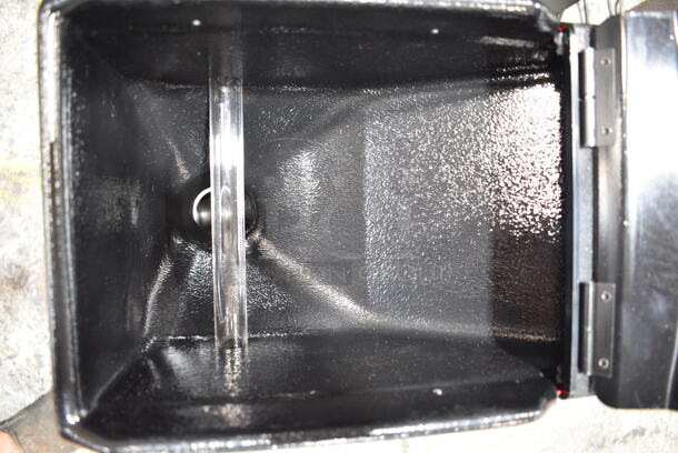 BRAND NEW SCRATCH AND DENT! 2024 Bunn G3 HD 22100.0001 Metal Commercial Countertop 3 lb. Red Bulk Coffee Grinder. 120 Volts, 1 Phase. Tested and Working! - Image 5 of 6