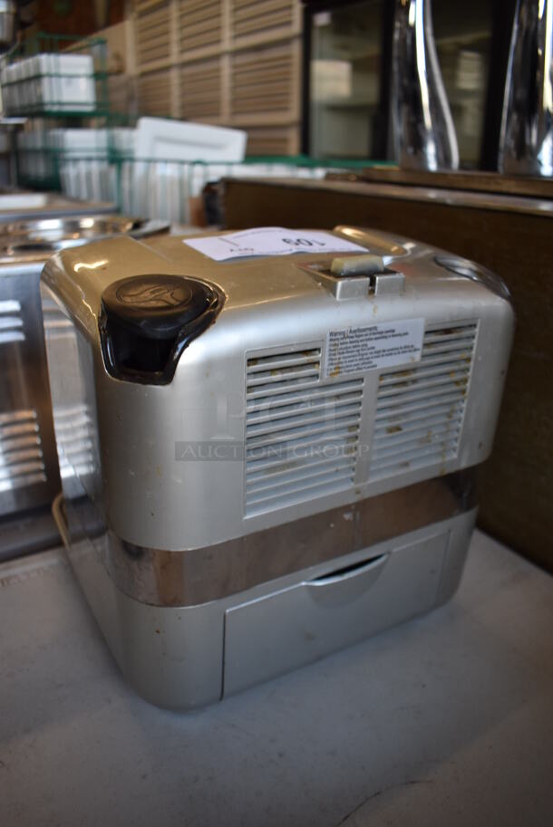 Omega CUBE 300S Metal Countertop Juicer Cube. 120 Volts, 1 Phase. 10.5x10x10. Tested and Working! - Image 5 of 6