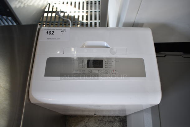 BRAND NEW SCRATCH AND DENT! TCL H50D26W 50 Pint Smart Dehumidifier with Pump. 115 Volts, 1 Phase. Tested and Working! - Image 3 of 4